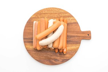 Beyaz arka plan üzerinde sosis mix