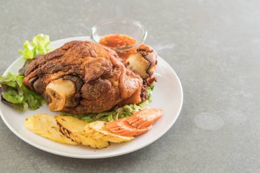 Gevrek domuz knuckle veya Alman domuz Hocks