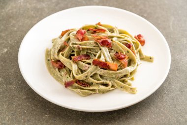 ıspanak fettuccini makarna pastırma ile