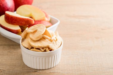 Kurutulmuş elma cips