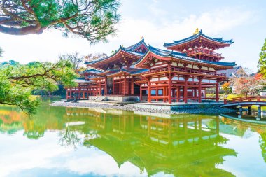 Güzel mimari Byodo içinde Kyoto tapınakta.