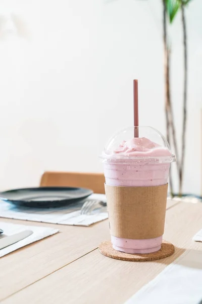 Meng berry yoghurt smoothie — Stockfoto