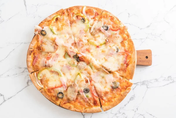 Salam ve sosis pizza