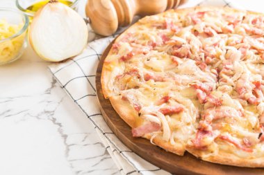 Tarte flambe pizza 