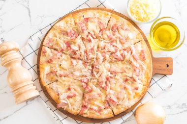 Tarte flambe pizza 