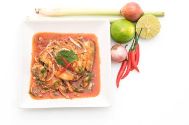 domates soslu baharatlı uskumru salatası