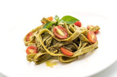 ıspanak fettuccine domates ile