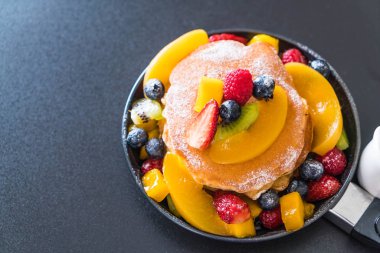 mix meyve ile gözleme