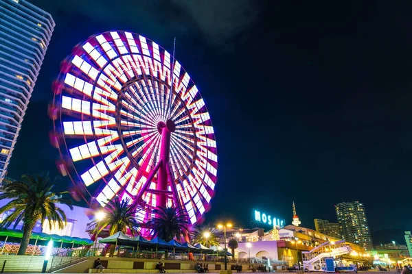 Kobe, japan - 20. nov 2016: Riesenrad in der nähe von mosaik-einkaufs m — Stockfoto