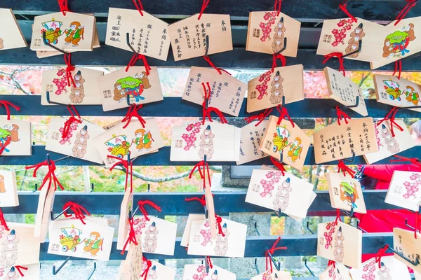 Wahrsagerin Papierstreifen im Tempel — Stockfoto