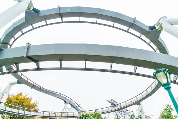 Osaka, Japon - NOV 21 2016 : Roller coaster dans Universal Studios — Photo