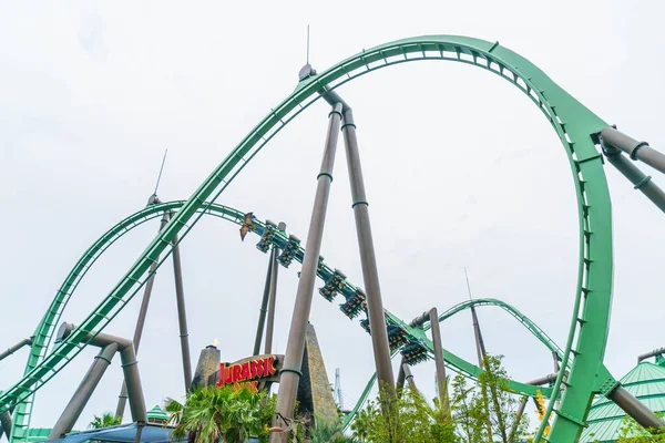 Osaka, Japonya - 21 Kasım 2016: Roller coaster Universal Studios