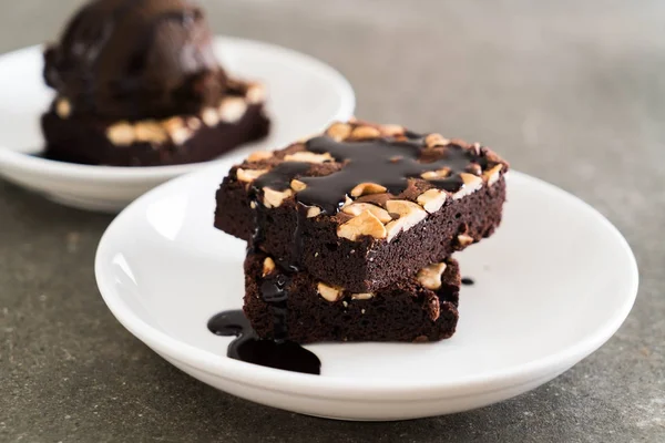 Chocolate brownies with chocolate sauce — Stock Photo, Image