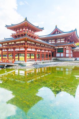 Güzel mimari Byodo içinde Kyoto tapınakta.