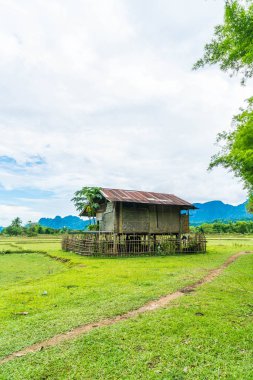  Vang Vieng alanlarda eski ev