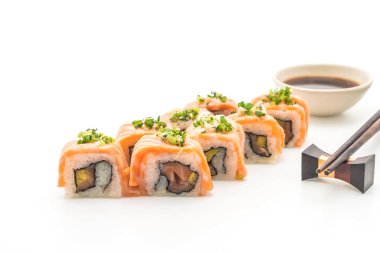 ızgara somon suşi roll - Japon gıda tarzı