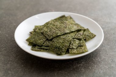 plaka üzerinde kurutulmuş yosun