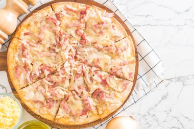 Tarte flambe pizza 