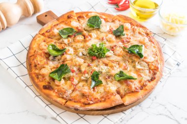 Baharatlı karides (Tom Yum) pizza