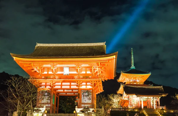 Prachtige architectuur in de tempel Kiyomizu-dera Kyoto. — Stockfoto