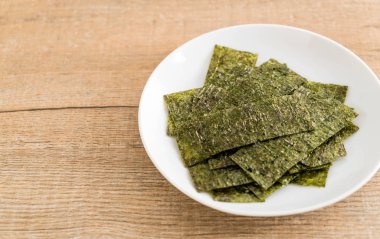 plaka üzerinde kurutulmuş yosun