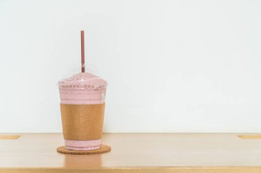 Berry yoğurt smoothie mix