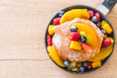 mix meyve ile gözleme