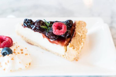 yaban mersini peynirli kek