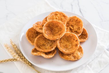 kurutulmuş rendelenmiş domuz etinin pirinç kraker