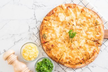 pizza bin ada soslu tavuk ızgara