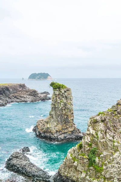 Jeju-do Oedolgae Rock (słynny pomnik przyrody) w Jeju Island, — Zdjęcie stockowe