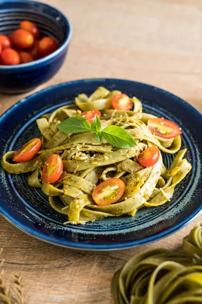 ıspanak fettuccine domates ile