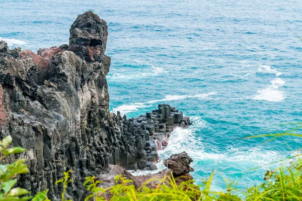 Acantilado Jusangjeolli de la costa de Jungmun Daepo, isla de Jeju — Foto de Stock