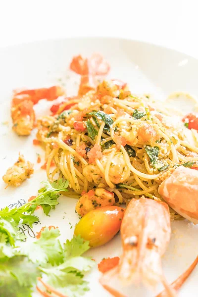 Stir-fried spaghetti with shrimp — Stock Photo, Image