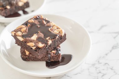 çikolata soslu çikolatalı kek