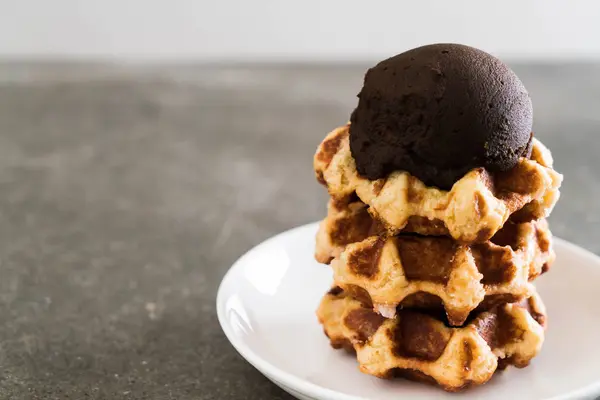 초콜릿 아이스크림 와플 — 스톡 사진