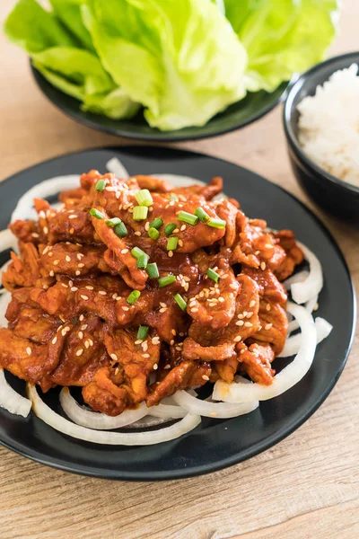 Csípős koreai szószban (bulgogi rántott sertésszelet) — Stock Fotó