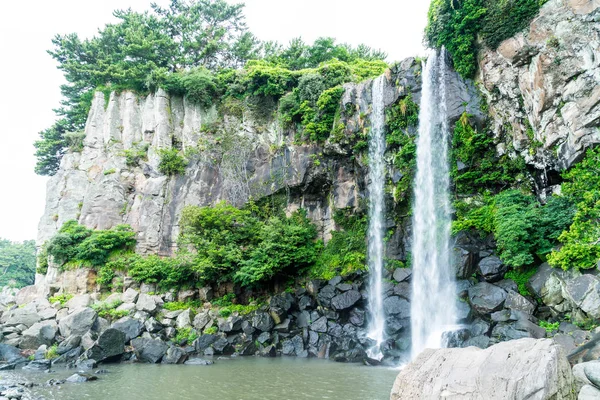 Cachoeira Jeongbang na ilha de jeju — Fotografia de Stock