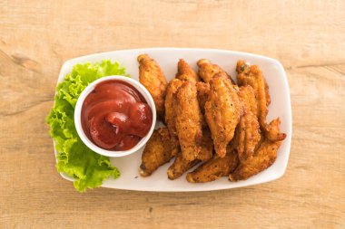 Kızarmış tavuk kanadı.