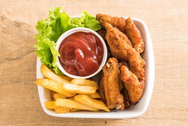 Kızarmış tavuk kanadı.