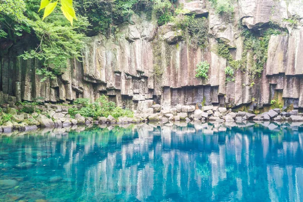 Cascatas de cheonjeyeon em Jeju Isaland — Fotografia de Stock