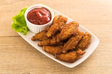 Kızarmış tavuk kanadı.