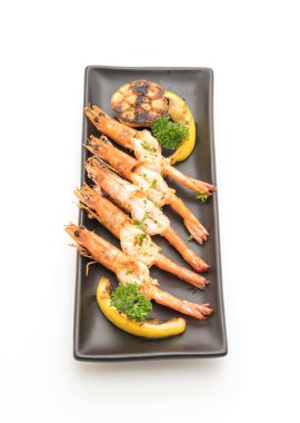 Sarımsaklı ve limonlu kızarmış karides.