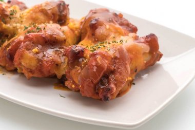 Peynirli tavuk kanadı ızgara