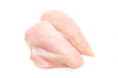 Taze çiğ tavuk filetosu.