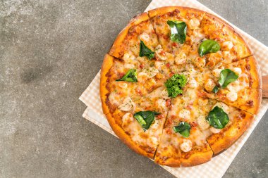 Baharatlı karides (Tom Yum) pizza