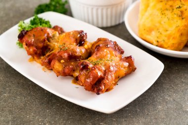 Peynirli tavuk kanadı ızgara