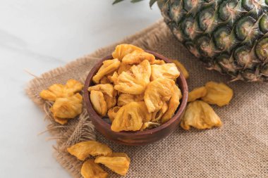 kurutulmuş ananas gevrek cipsi