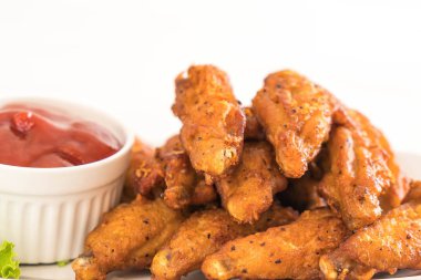 Kızarmış tavuk kanadı.