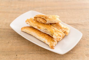 turta kurutulmuş rendelenmiş domuz ile sopa